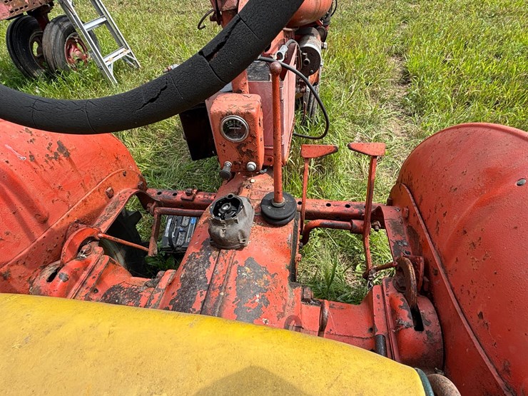 #2568-•-allis-chalmers-c-narrow-front-tractor-image-19