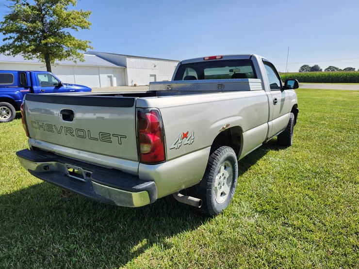 2005-chevrolet-1500-image-10