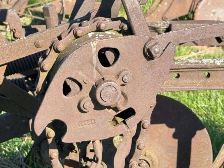 2-bottom-chain-lift-plow-image-5