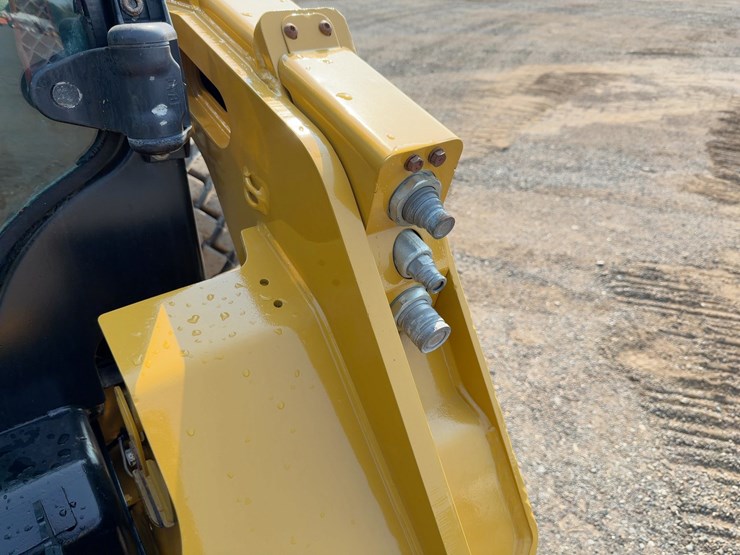 2020-caterpillar-236d3-image-11