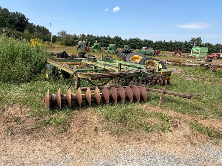 john-deere-220-image-3