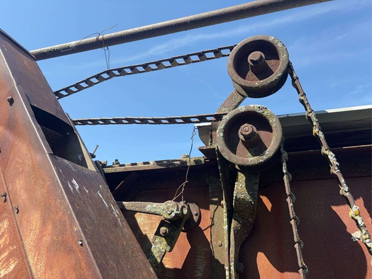 holt-caterpillar-pull-type-combine-image-50