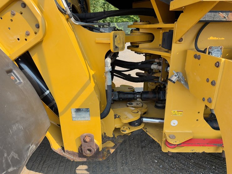 2015-caterpillar-938k-image-17