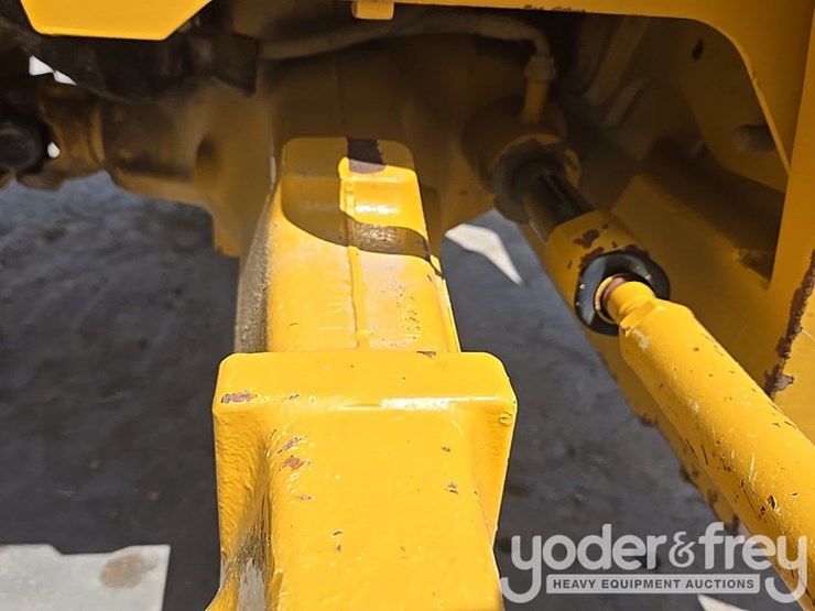 2019-deere-310sl-image-23
