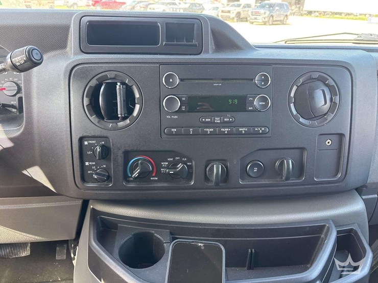 2013-ford-e350-image-16