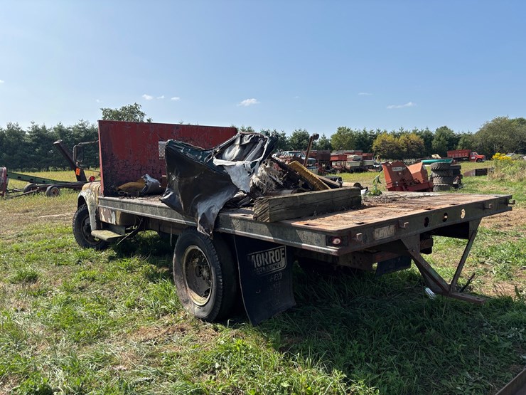 #2583-•-dodge-flatbed-truck-(no-title,-for-parts)-image-7