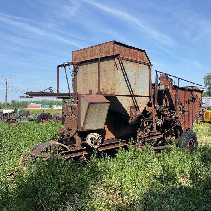 Holt Caterpillar Pull Type Combine