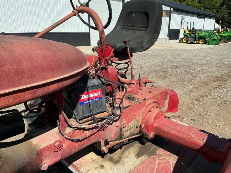 1946-case-ih-farmall-b-image-12