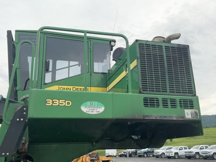 2015-deere-335d-image-55