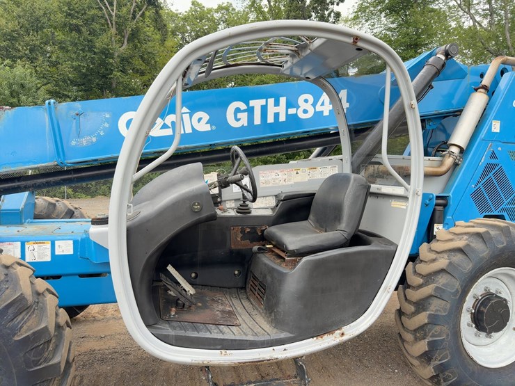 2012-genie-gth844-image-15
