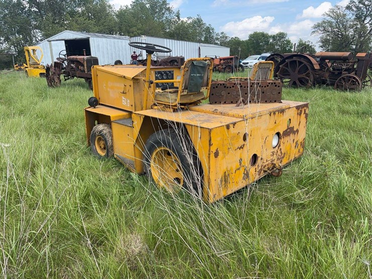 united-tractor-company-tug-image-7