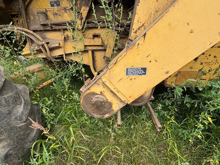 new-holland-tr86-image-40
