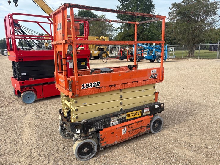 jlg-1932r-image-1