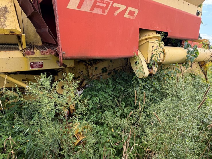 new-holland-tr70-image-17