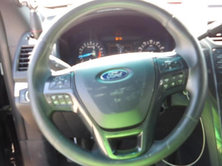 2019-ford-explorer-image-16