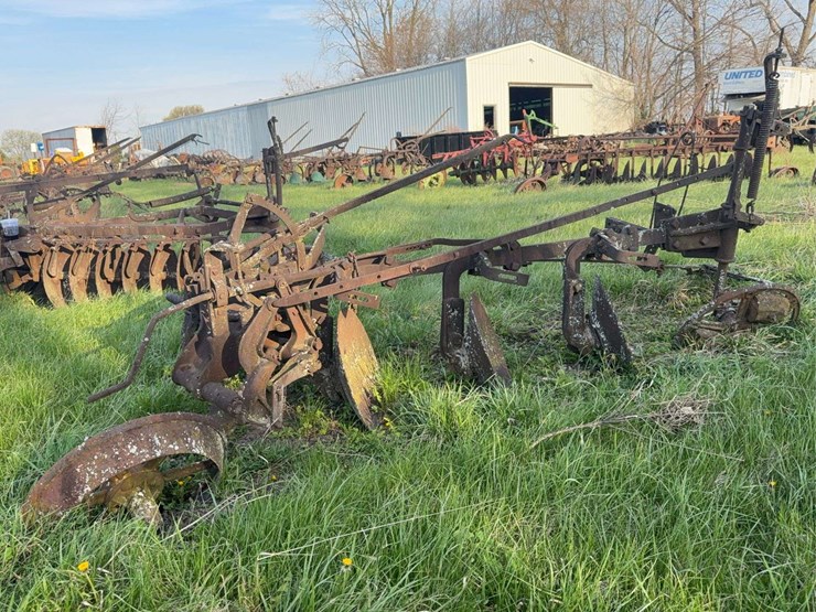 ihc-3-bottom-disc-plow-image-4