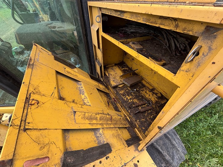 new-holland-tr98-image-22
