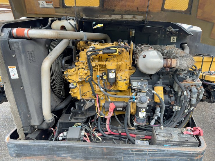 2014-caterpillar-tl943c-image-14