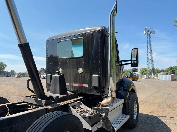 2018-kenworth-t680-image-18