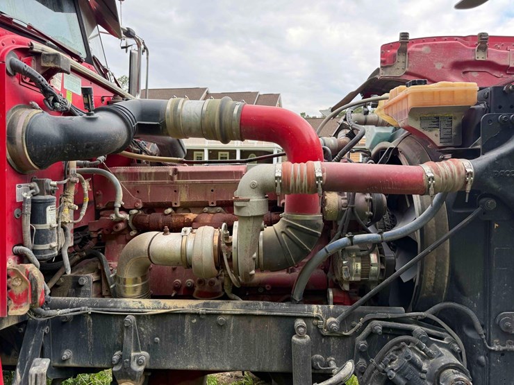 2016-peterbilt-389-image-16