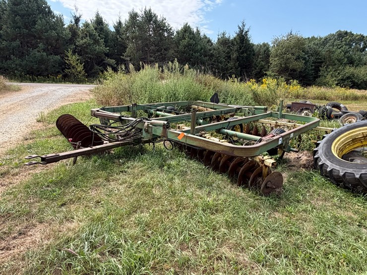 john-deere-220-image-1