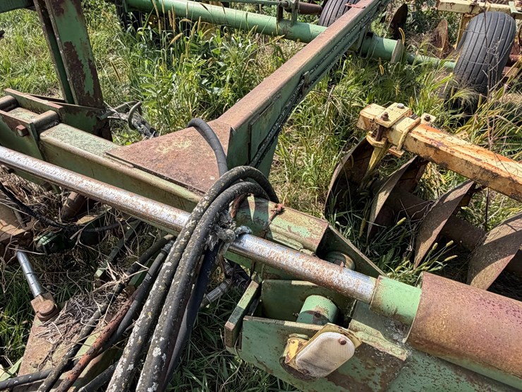 john-deere-220-image-38