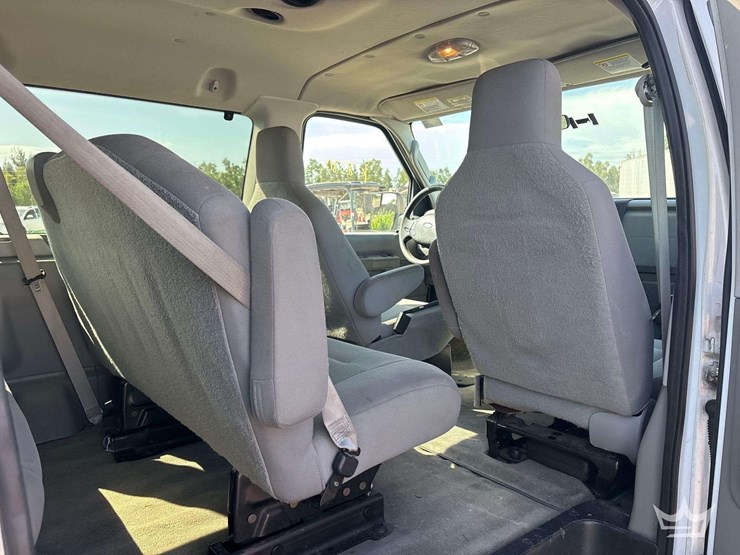 2013-ford-e350-image-24