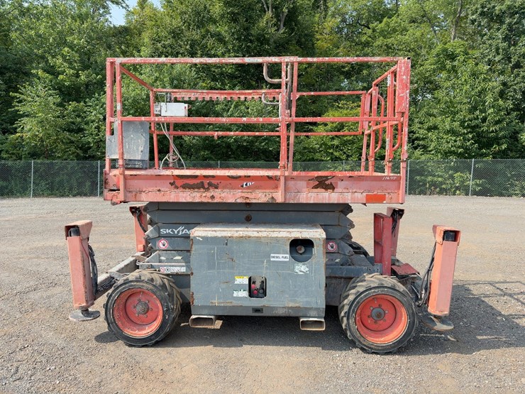 skyjack-sj6832rt-image-2