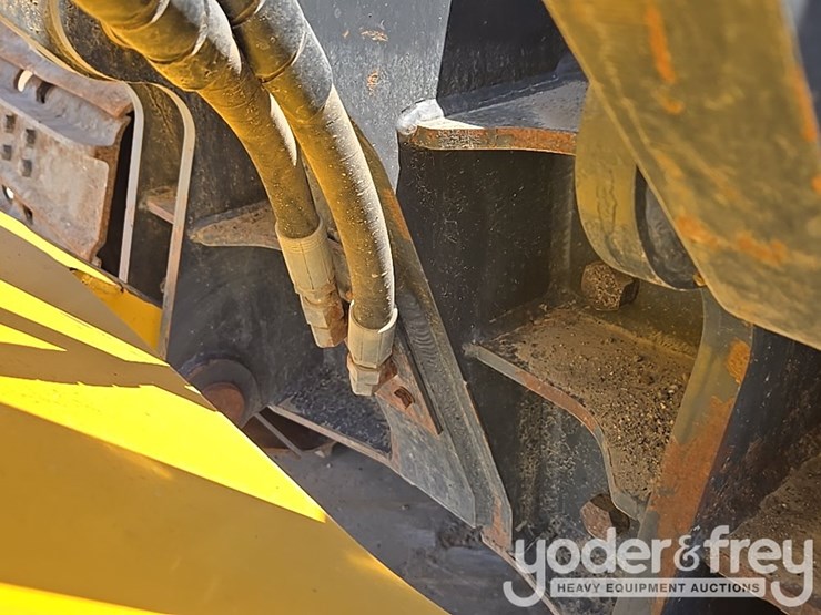 2023-komatsu-d61px-24-image-32