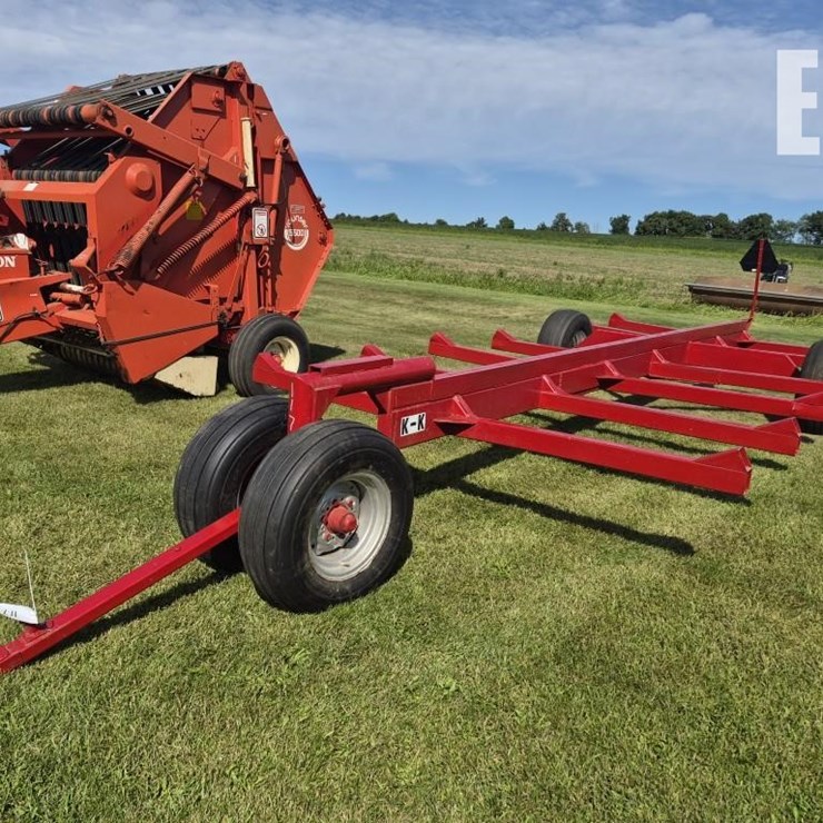 8-BALE ROUND BALE TRAILER 117