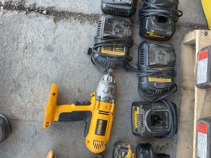 dewalt-&-hilti-handheld-power-tools-&-batteries-image-10