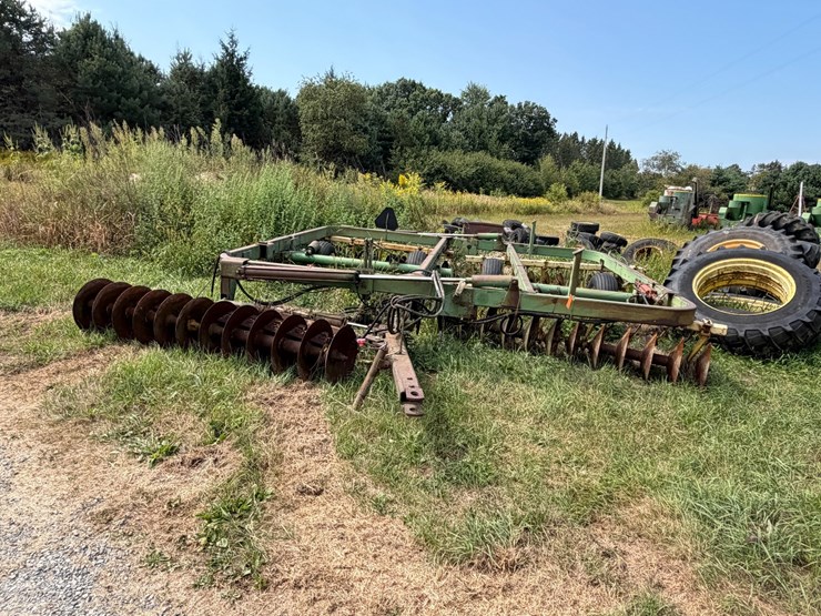 john-deere-220-image-2