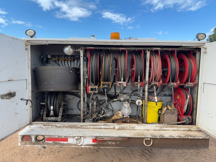 1999-ford-f550-image-17