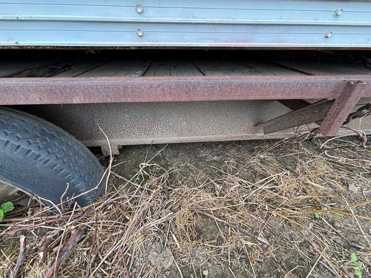#2589-•-16'-tandem-axle-flatbed-trailer-(no-title,-for-parts)-image-5