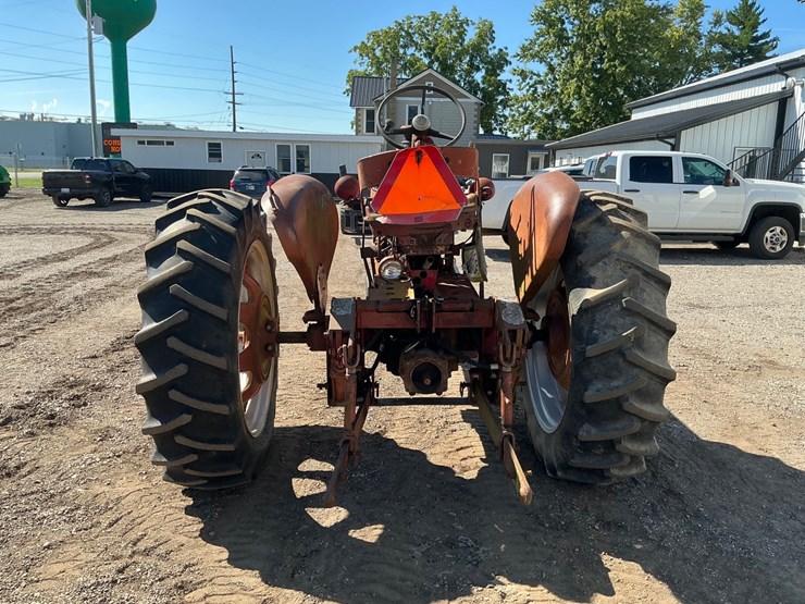1960-case-ih-farmall-60-image-4