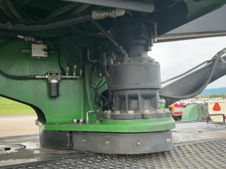 2015-deere-335d-image-64