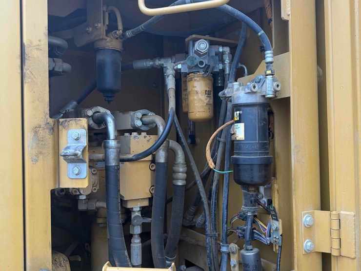 2018-caterpillar-325flcr-image-12