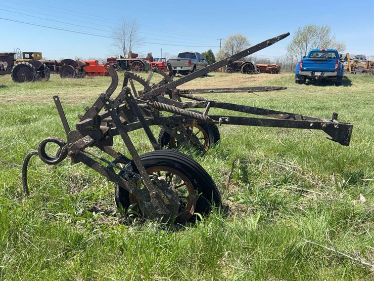 four-shank-field-cultivator-image-2