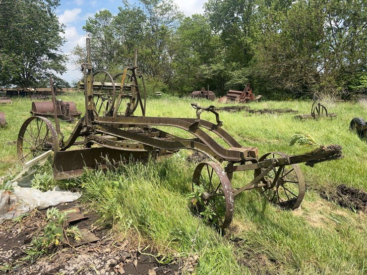 pull-type-road-grader-image-3