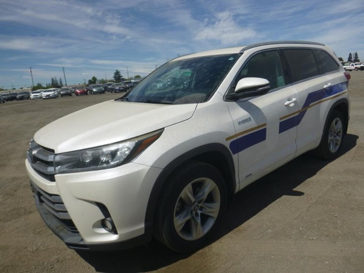 2016-toyota-highlander-image-1