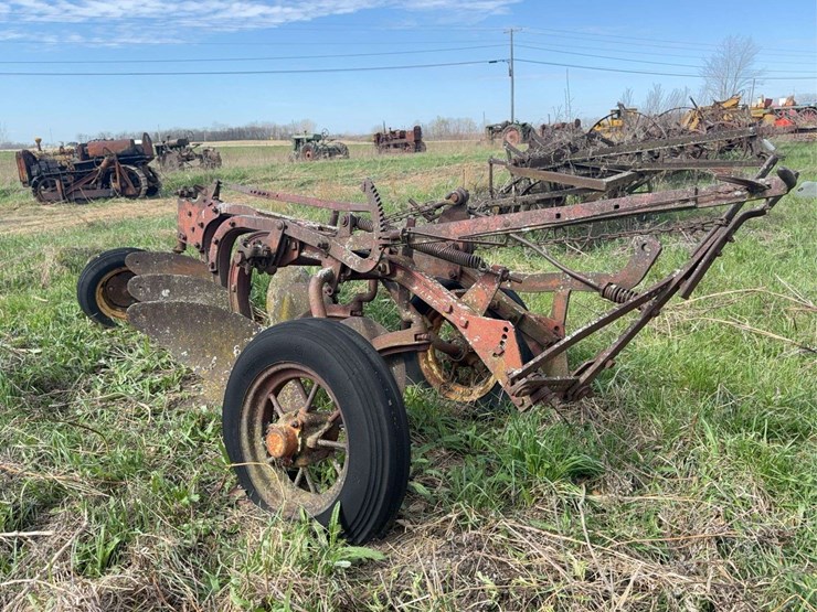 massey-ferguson-12-image-1