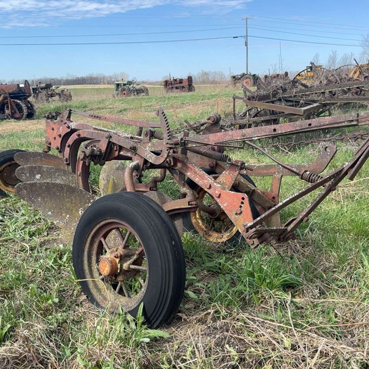 MASSEY-FERGUSON 12
