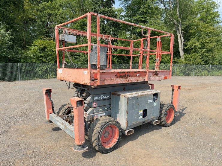 skyjack-sj6832rt-image-1