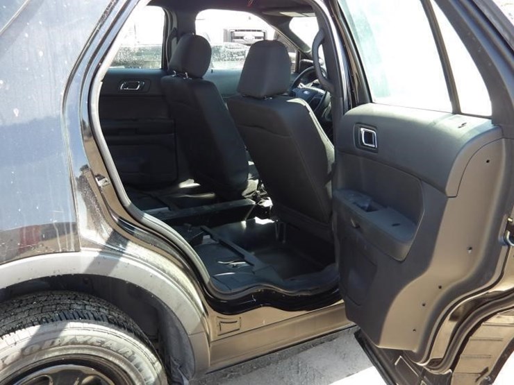 2019-ford-explorer-image-11