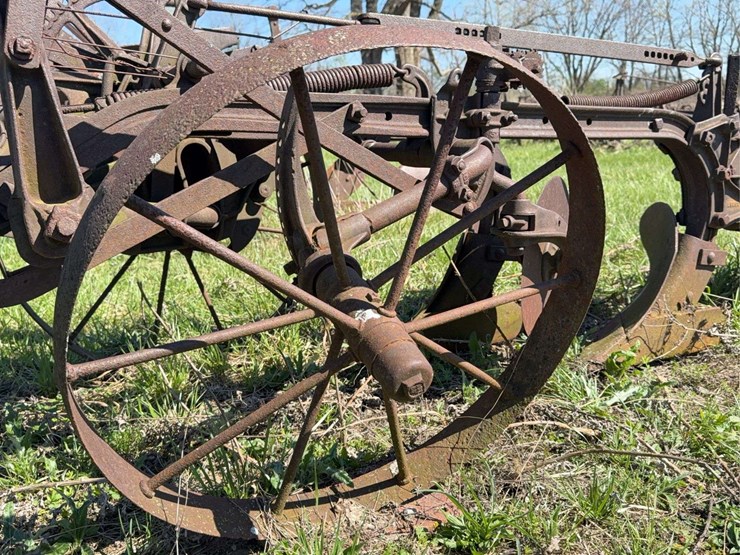 oliver-two-bottom-plow-image-9