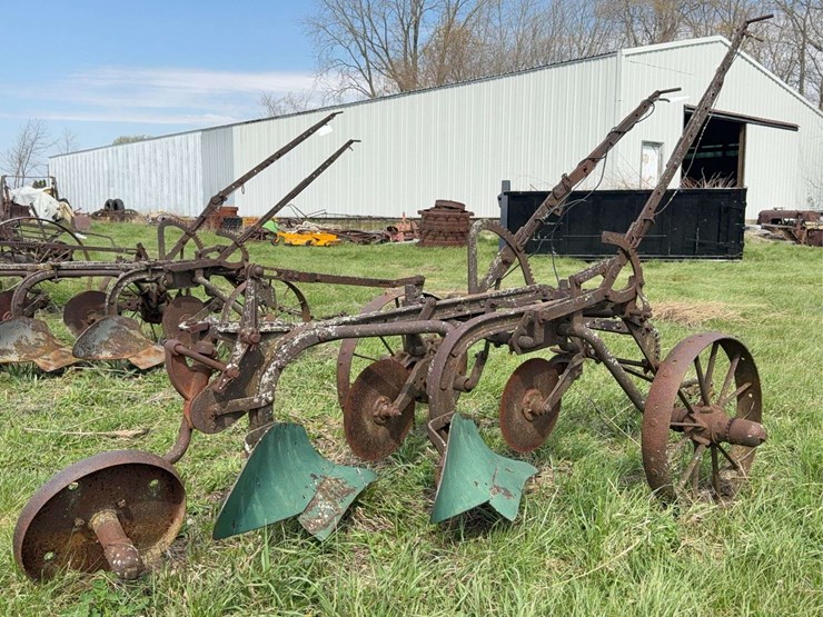 case-two-bottom-14”-pull-type-plow-image-3