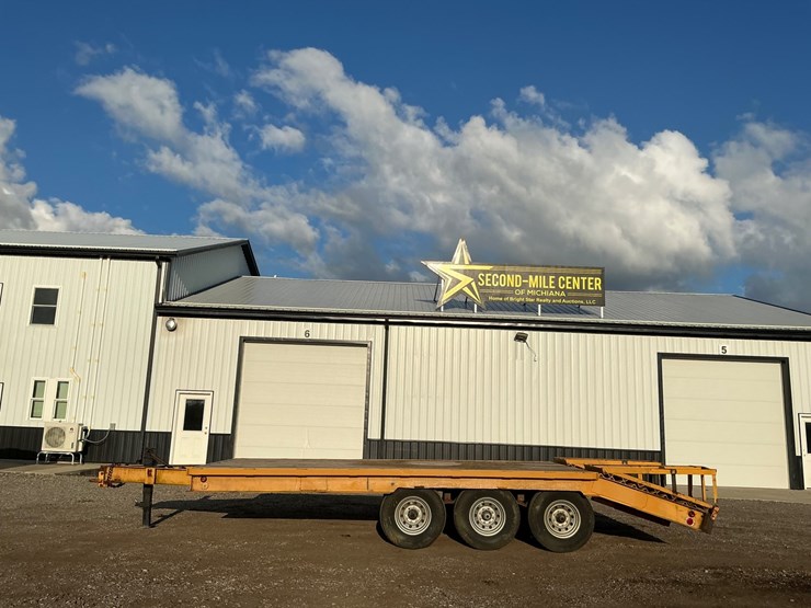 #2175-•-tri-axle-flatbed-equipment-trailer-image-2