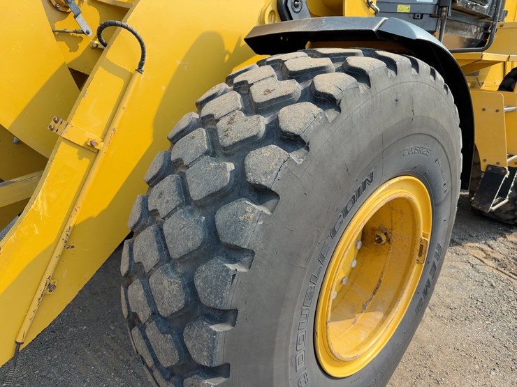 2015-caterpillar-938k-image-16