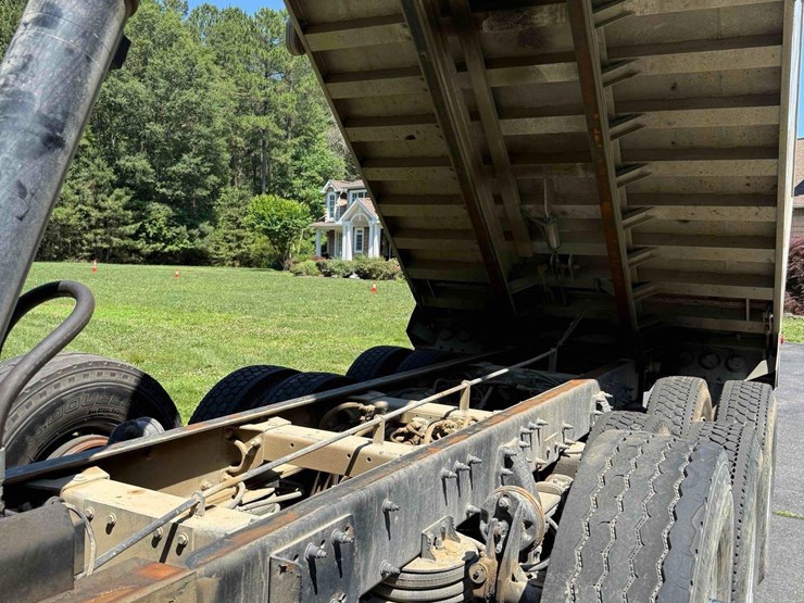 2016-peterbilt-389-image-5