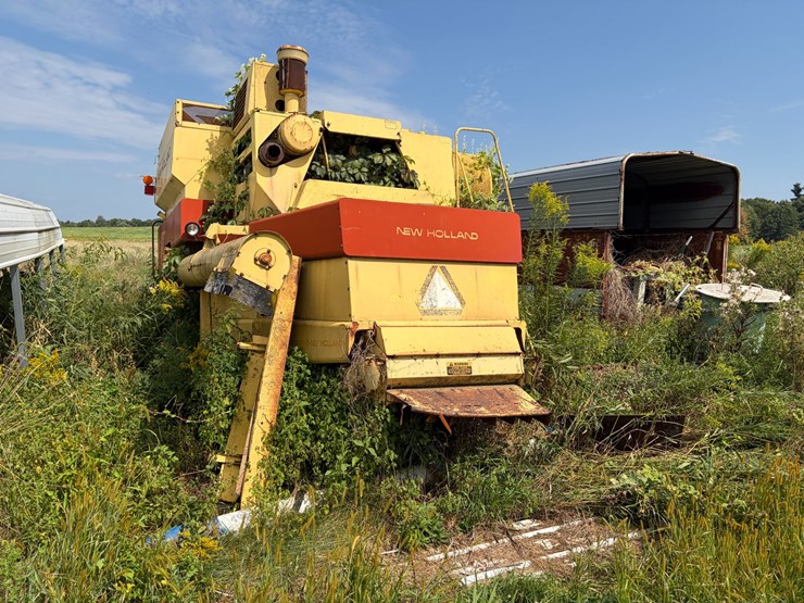 new-holland-tr70-image-1